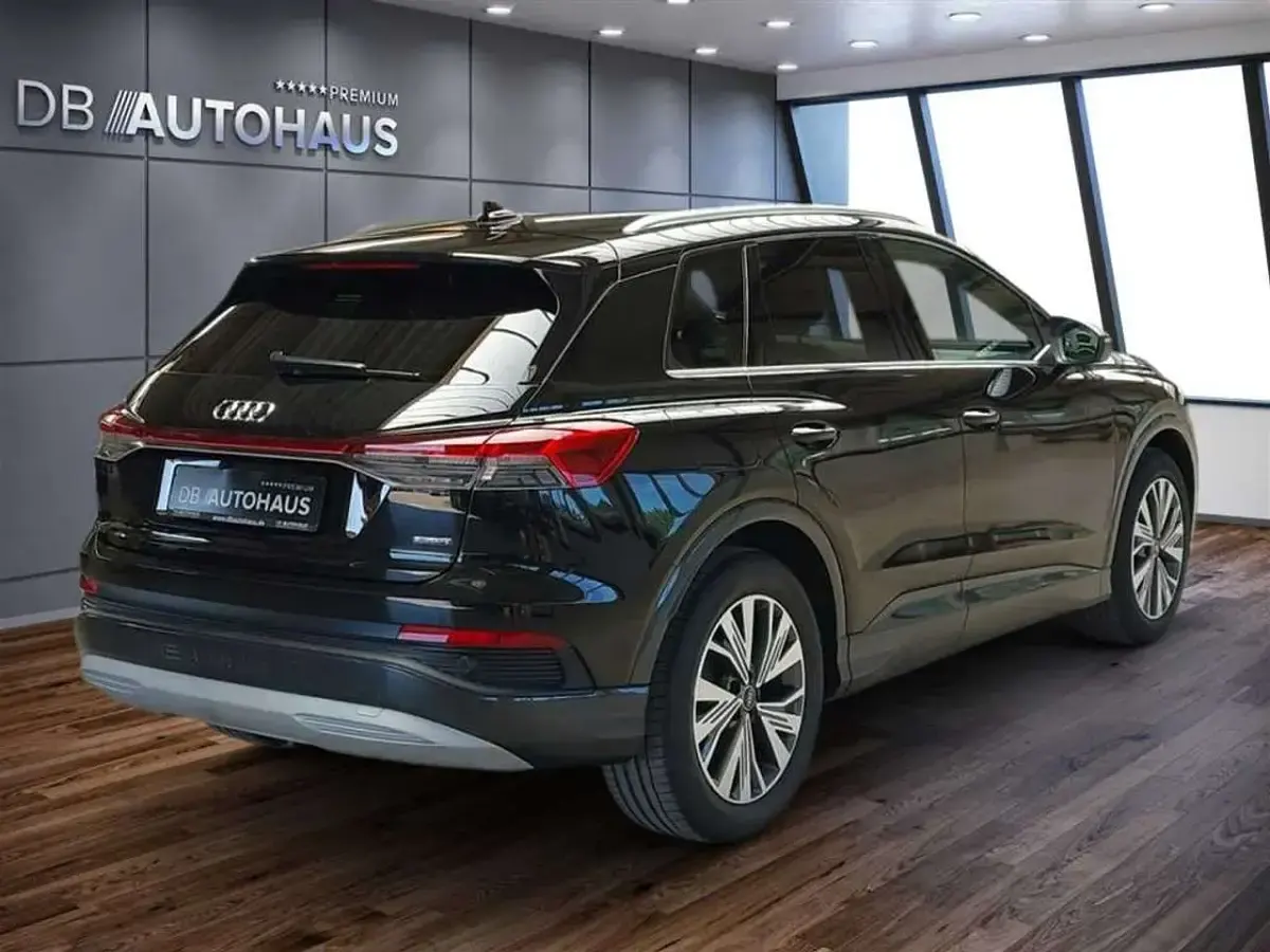 Gebraucht Audi Q4 e-tron Ambiente 219 kW (299 PS) 2023 Schwarz SUV