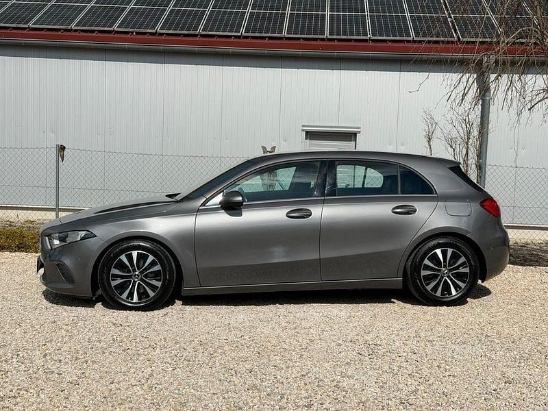 Gebraucht Mercedes A180 116 PS (85 kW) 2020 Grau Limousine