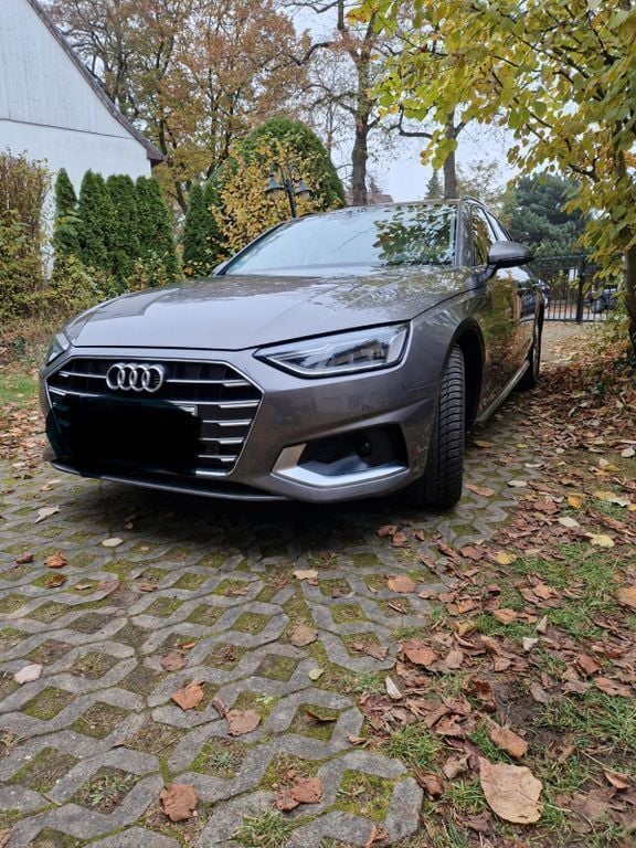 Grau Gebraucht 2022 Audi A4 Ambiente Kombi | 22.900 € (Superpreis) - Bild 1/4