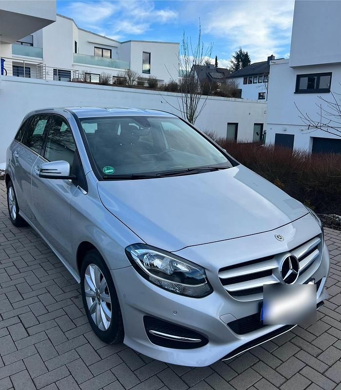 Gebraucht Mercedes 200 136 PS (100 kW) 2017 Silber Van / Kleinbus