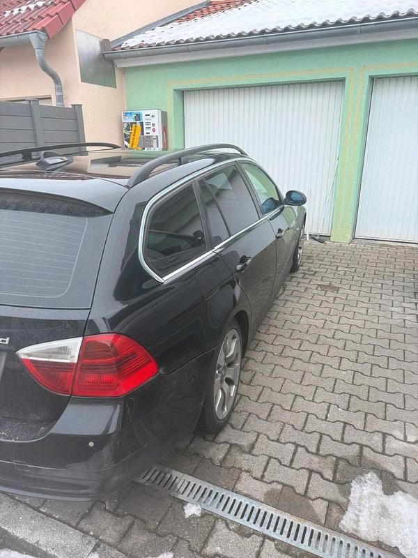 Schwarz Gebraucht 2007 BMW 330 Kombi | 4.500 € (Teuer) - Bild 1/4
