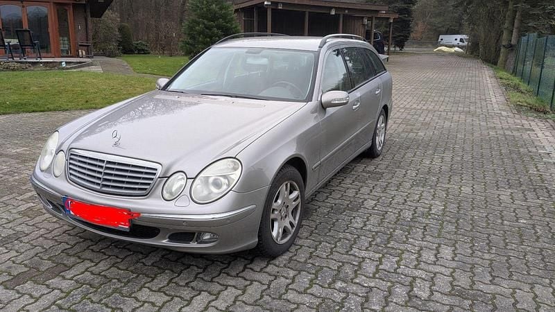 Silber Gebraucht 2005 Mercedes E350 Kombi | 7.500 € (Fairer Preis) - Bild 1/4