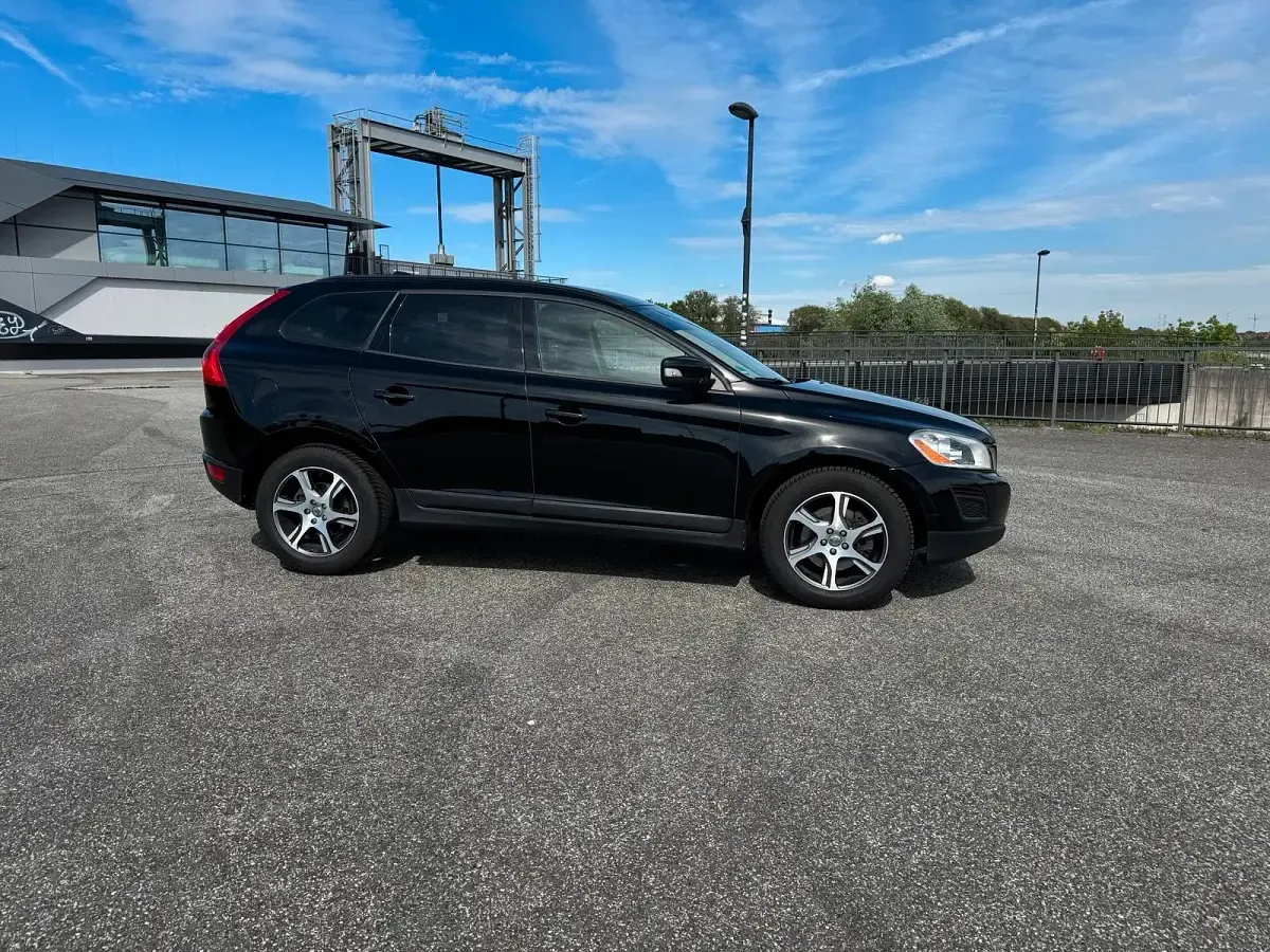 Gebraucht Volvo XC60 196 PS (144 kW) 2013 Schwarz SUV