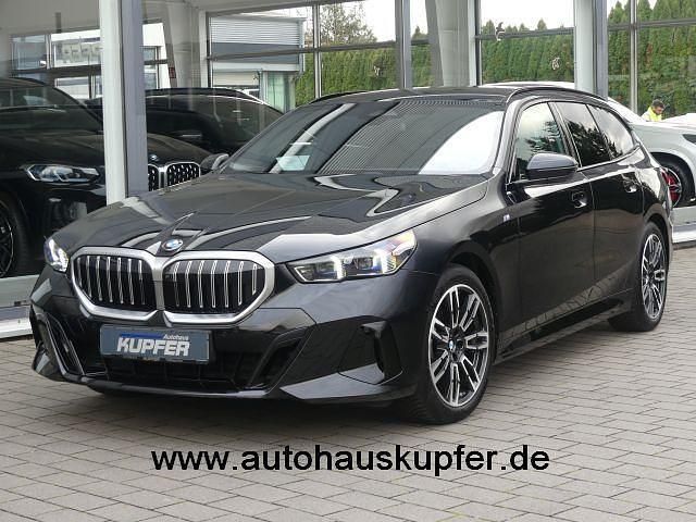 Schwarz Gebraucht 2024 BMW 520 Performance Limousine | 48.900 € (Fairer Preis) - Bild 1/4