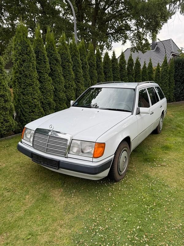 Weiß Gebraucht 1989 Mercedes E230 Kombi | 5.000 € - Bild 1/4