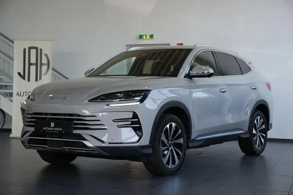 Neu BYD Seal Design 324 PS (238 kW) 2026 Grau SUV