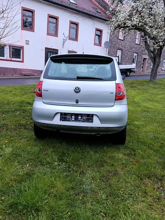 Usado VW Fox Style 75 CV (55 kW) 2010 Plateado Utilitario