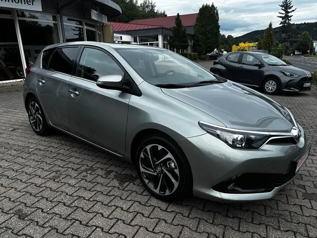 Gebraucht Toyota Auris Design 116 PS (85 kW) 2016 Grau Limousine