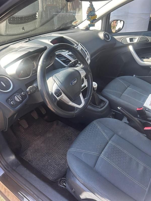 Gebraucht Ford Fiesta 68 PS (50 kW) 2012 Schwarz Kleinwagen