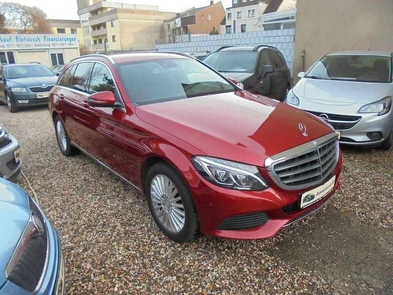 Gebraucht Mercedes C180 156 PS (114 kW) 2016 Rot Kombi