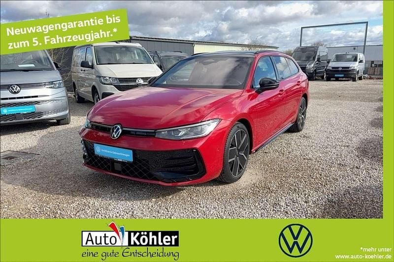 Gebraucht VW Passat R-line 150 PS (110 kW) 2025 Chilirot metallic Kombi