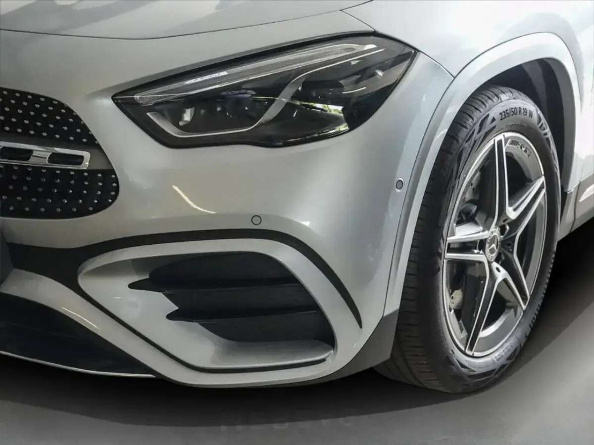 Gebraucht Mercedes GLA200 AMG 177 PS (130 kW) 2026 Hightech silber SUV