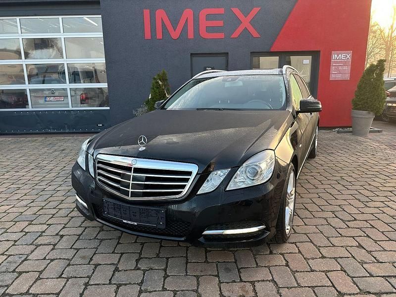 Schwarz Gebraucht 2012 Mercedes E300 Limousine | 8.980 € (Fairer Preis) - Bild 1/4