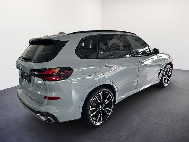 Brooklyn grau brooklyn grau brooklyn grau Gebraucht 2025 BMW X5 M Sport SUV | 101.919 € (Teuer) - Bild 1/4