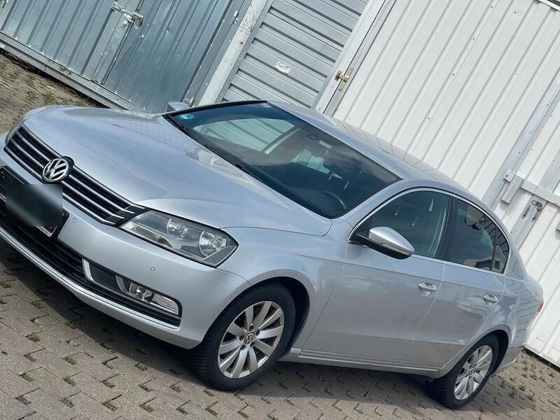 Silber Gebraucht 2012 VW Passat Limousine | 10.800 € (Teuer) - Bild 1/4