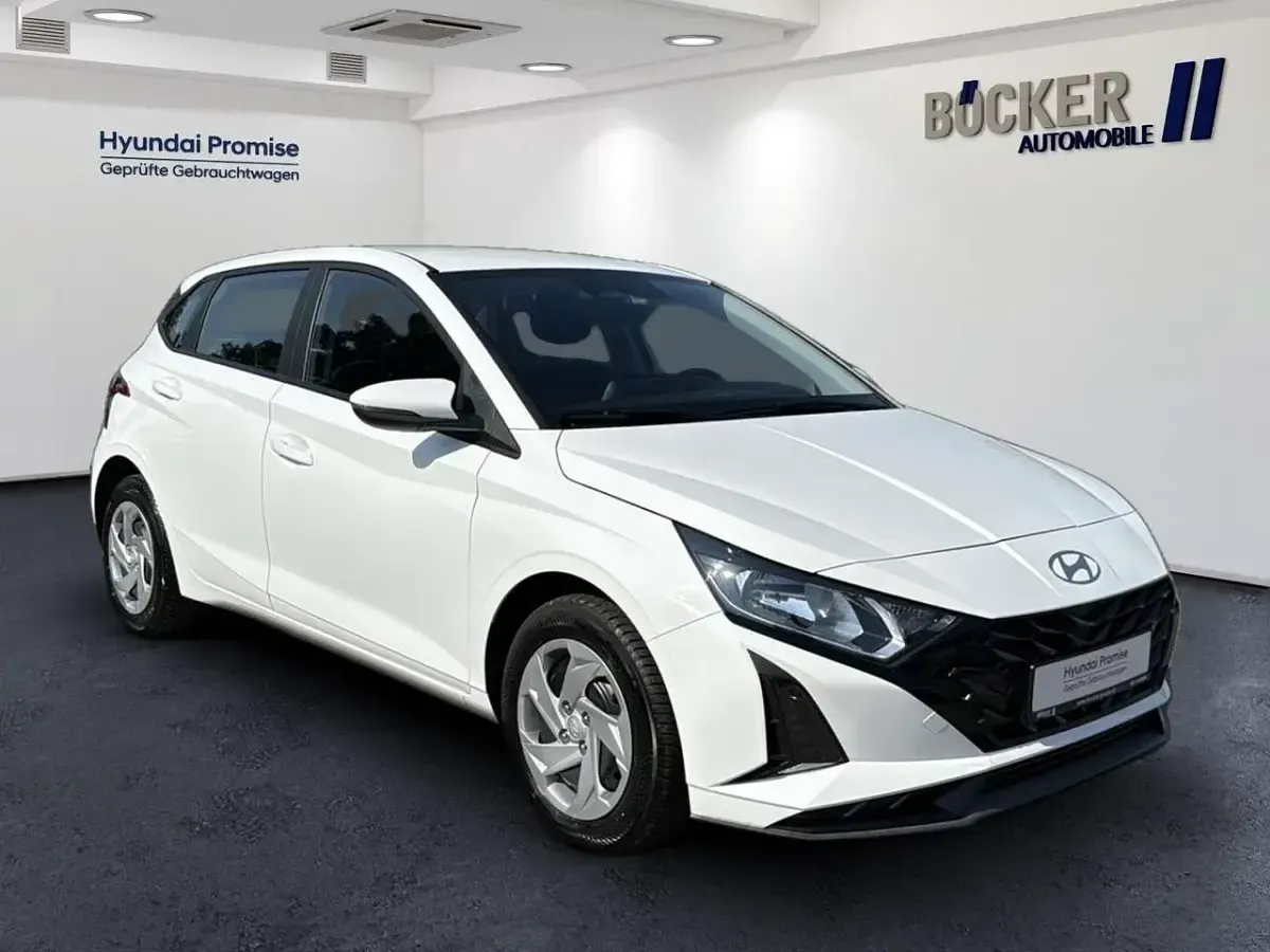 Gebraucht Hyundai i20 Select 101 PS (74 kW) 2025 Atlas white Kleinwagen