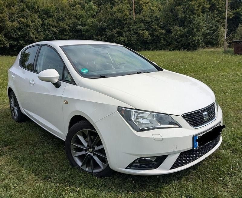 Weiß Gebraucht 2015 Seat Ibiza I-Tech Limousine | 4.300 € (Guter Preis) - Bild 1/4
