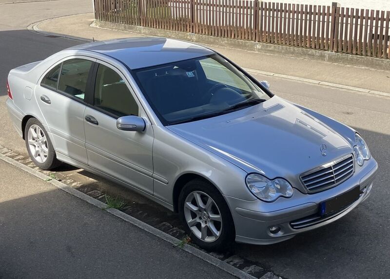 Silber Gebraucht 2006 Mercedes C180 Classic Limousine | 3.650 € (Fairer Preis) - Bild 1/4