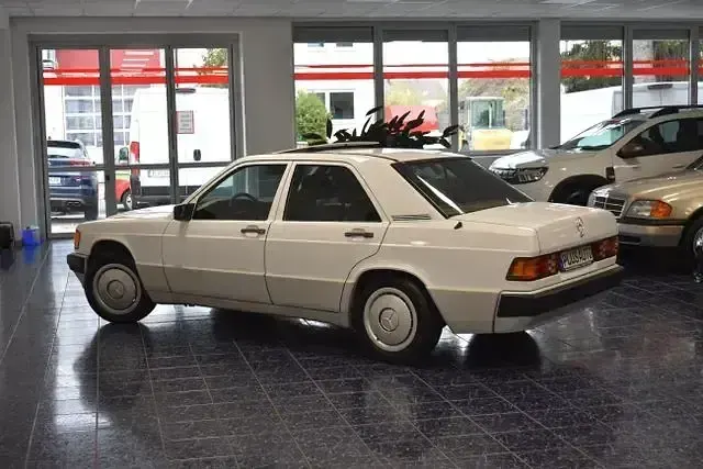 Gebraucht Mercedes 190 75 PS (55 kW) 1989 Weiß Limousine