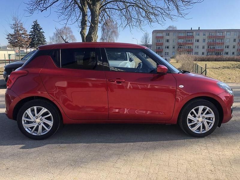 Gebraucht Suzuki Swift Comfort 83 PS (61 kW) 2024 Rot Kleinwagen