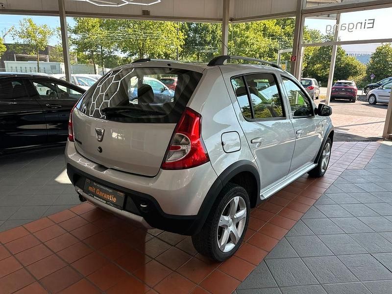 Gebraucht Dacia Sandero Stepway 84 PS (61 kW) 2012 Grau Kleinwagen