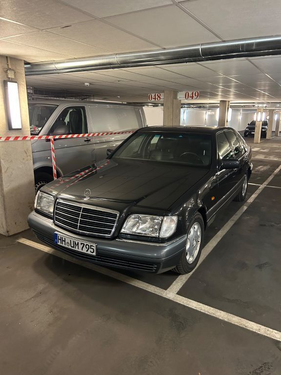 Grau Gebraucht 1995 Mercedes S320 Limousine | 18.450 € - Bild 1/4