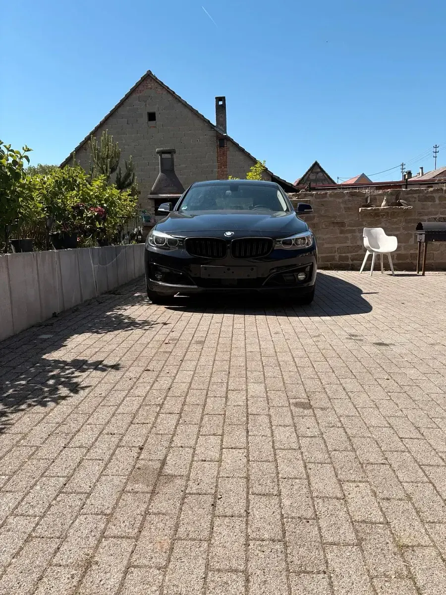 Gebraucht BMW 325 224 PS (164 kW) 2017 Schwarz Limousine