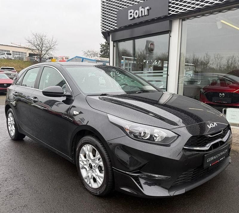 Schwarz Gebraucht 2023 Kia Ceed Vision Kleinwagen | 20.780 € (Guter Preis) - Bild 1/4