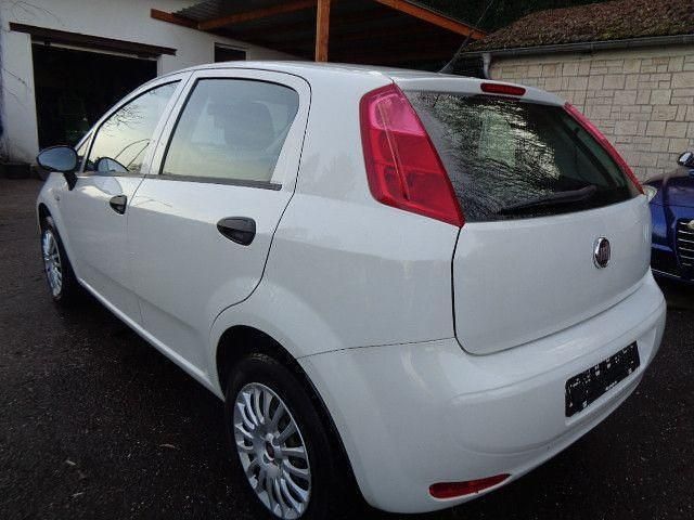 Gebraucht Fiat Punto Lounge 77 PS (56 kW) 2018 Weiß Kleinwagen