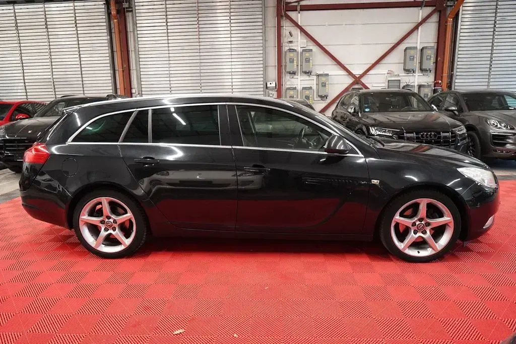 Gebraucht Opel Insignia Sport 160 PS (117 kW) 2012 Schwarz Kombi