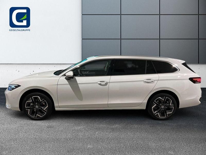 Neu VW Passat Elegance 150 PS (110 kW) 2025 Pure white Kombi