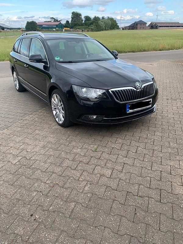 Gebraucht Skoda Superb Elegance 160 PS (117 kW) 2014 Schwarz Kombi