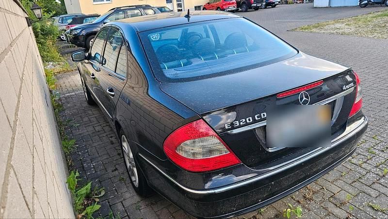 Gebraucht Mercedes E280 190 PS (139 kW) 2007 Schwarz Limousine