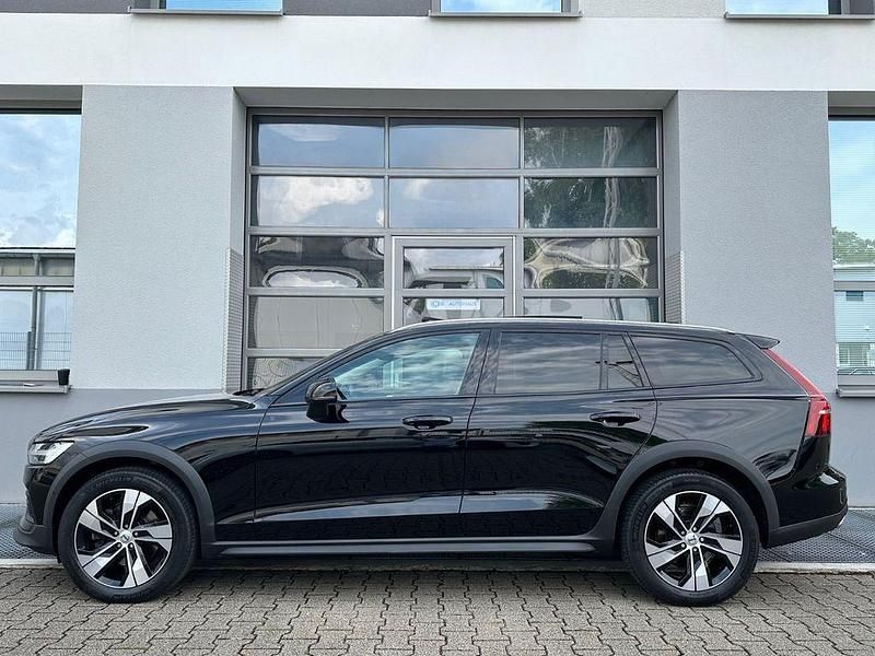 Gebraucht Volvo V60 CC Pro 197 PS (144 kW) 2022 Schwarz Kombi