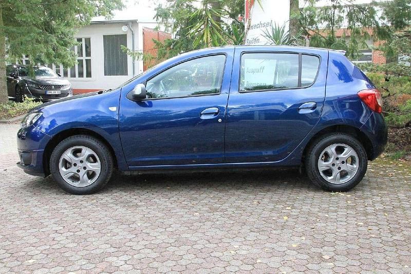 Gebraucht Dacia Sandero Celebration 90 PS (66 kW) 2016 Blau cosmos Kleinwagen