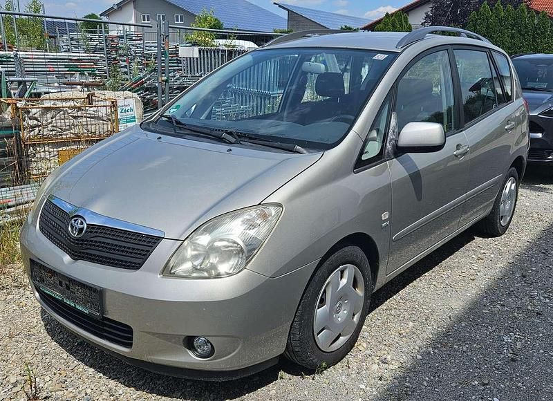 Grau Gebraucht 2002 Toyota Corolla Verso Van / Kleinbus | 2.700 € (Fairer Preis) - Bild 1/4