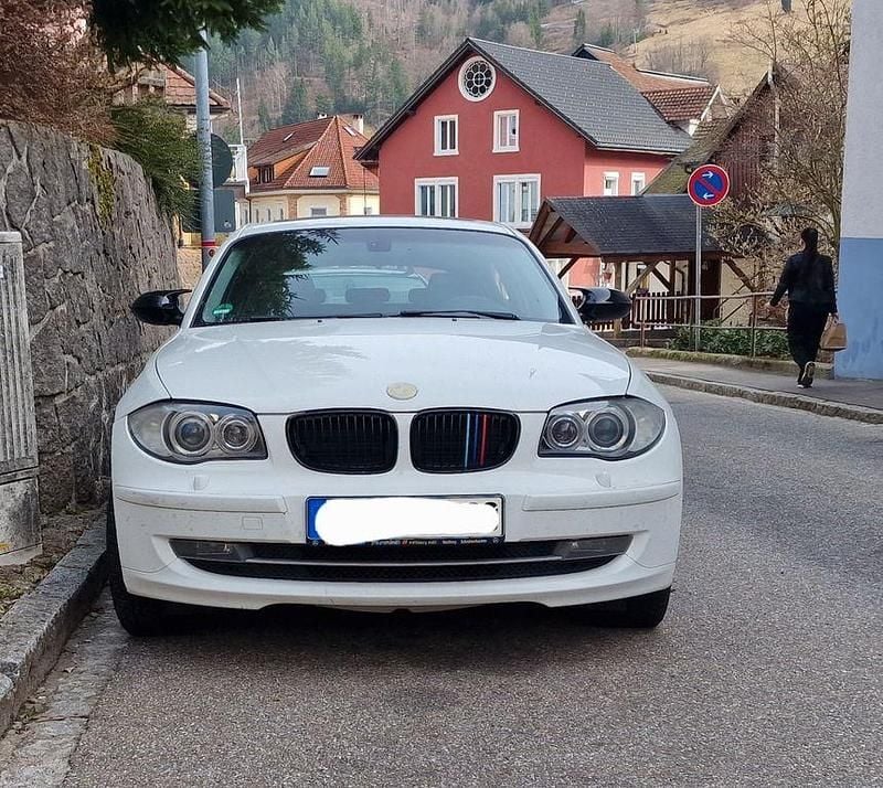 Gebraucht BMW 123 Performance 204 PS (150 kW) 2007 Weiß Kleinwagen