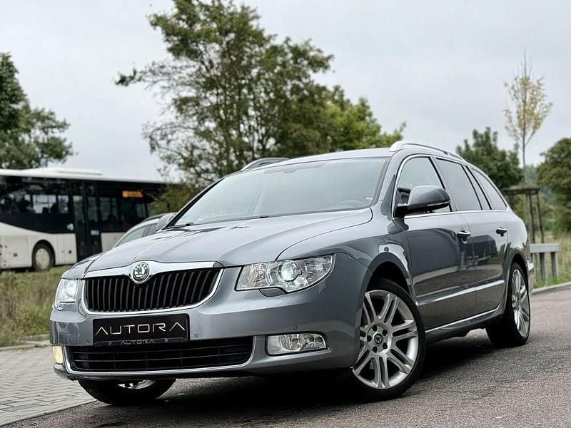 Grau Gebraucht 2011 Skoda Superb Ambition Kombi | 5.990 € (Guter Preis) - Bild 1/4