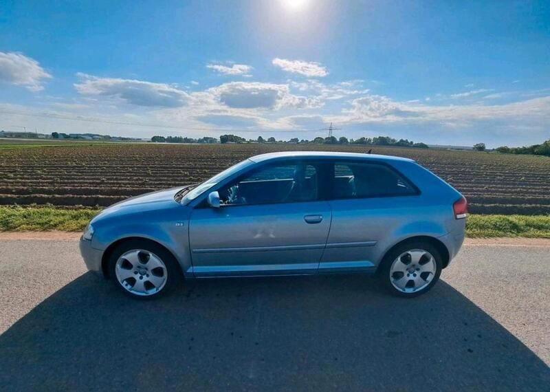 Grau Gebraucht 2004 Audi A3 Limousine | 3.000 € (Etwas zu teuer) - Bild 1/4