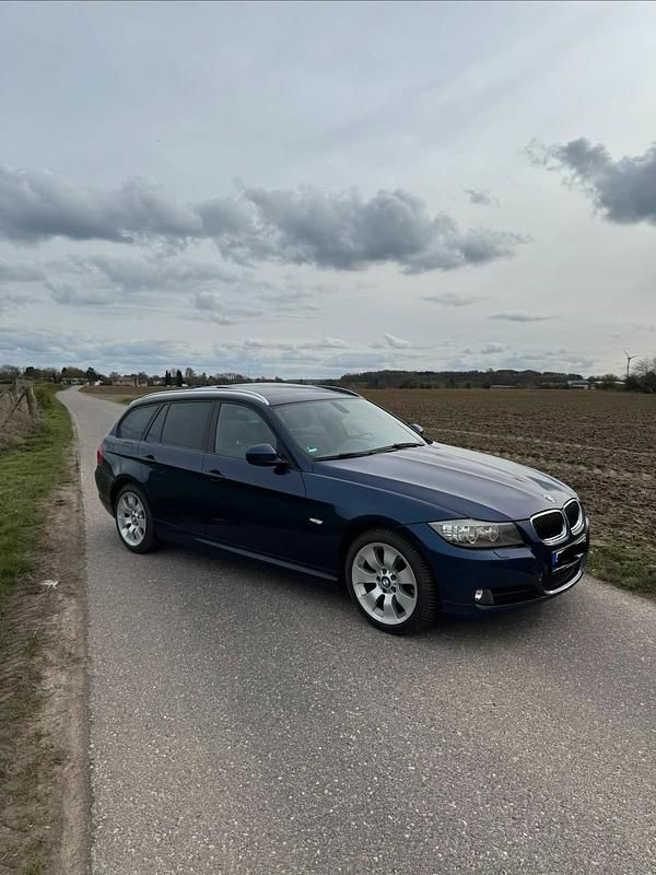 Gebraucht BMW 320 184 PS (135 kW) 2012 Blau Kombi