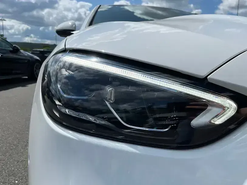 Gebraucht Mercedes C220 AMG 200 PS (147 kW) 2025 Weiß Limousine