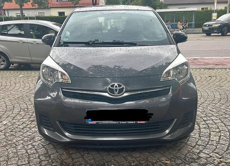 Gebraucht Toyota Verso-S 99 PS (72 kW) 2011 Grau Van / Kleinbus