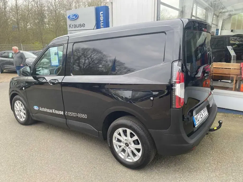 Gebraucht Ford Courier Limited 125 PS (91 kW) 2026 Schwarz Van / Kleinbus