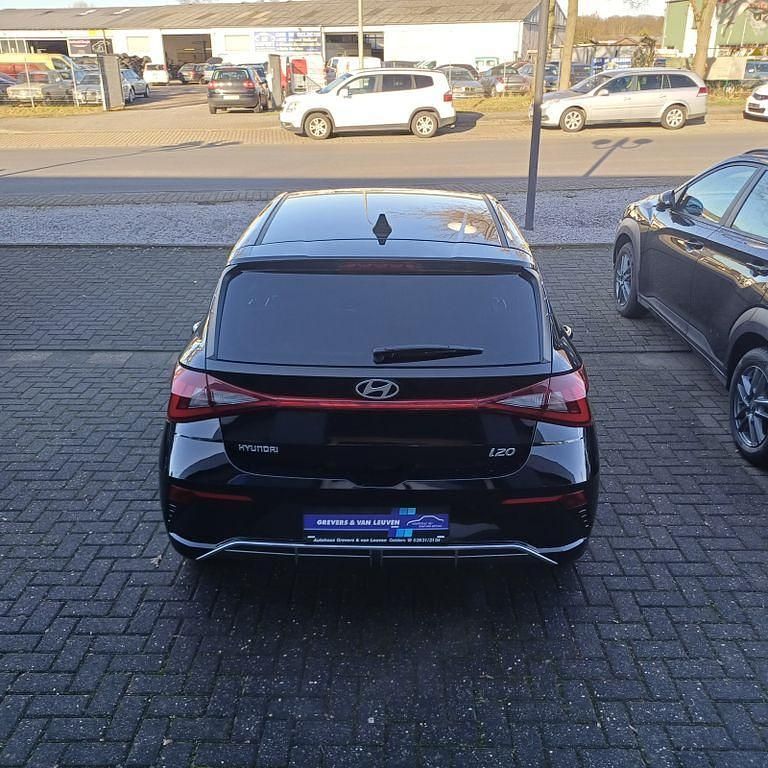 Gebraucht Hyundai i20 Trend 101 PS (74 kW) 2024 Schwarz Kleinwagen