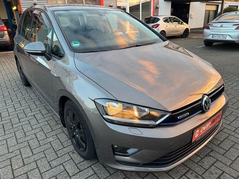 Grau Gebraucht 2015 VW Golf Sportsvan Trendline Van / Kleinbus | 7.490 € (Fairer Preis) - Bild 1/4