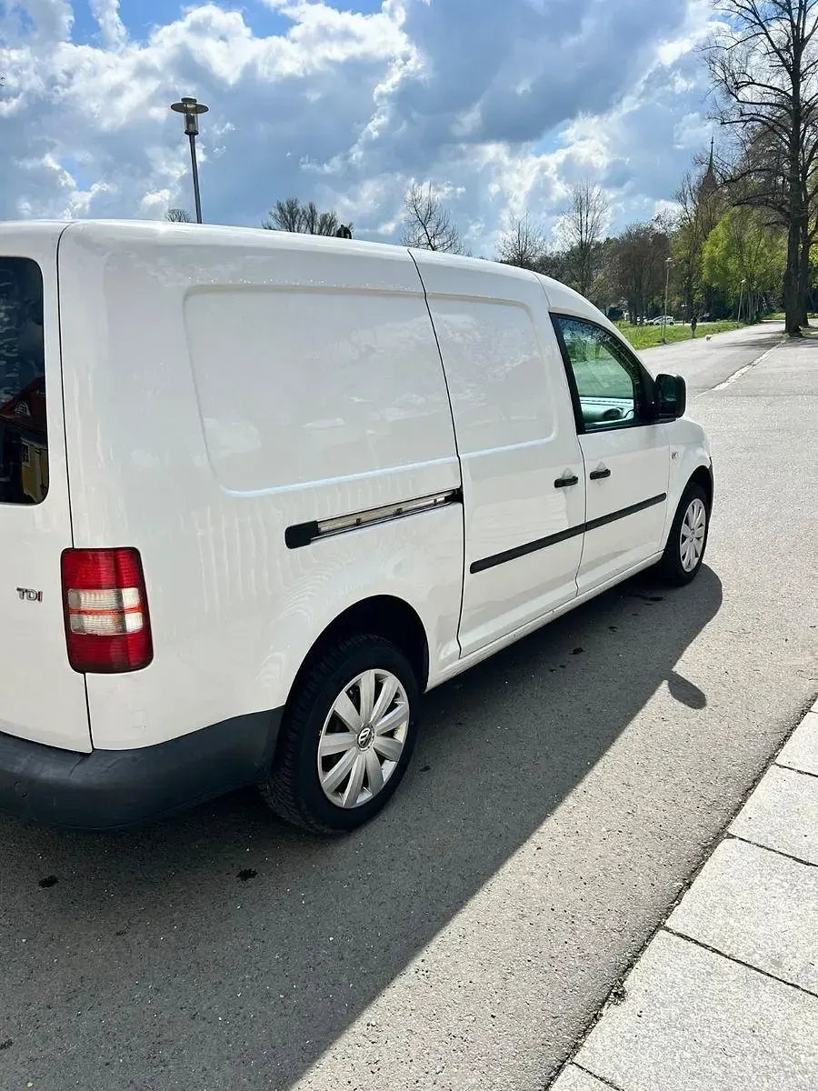 Second-hand VW Caddy Maxi 102 CP (75 kW) 2011 Alb Monovolum