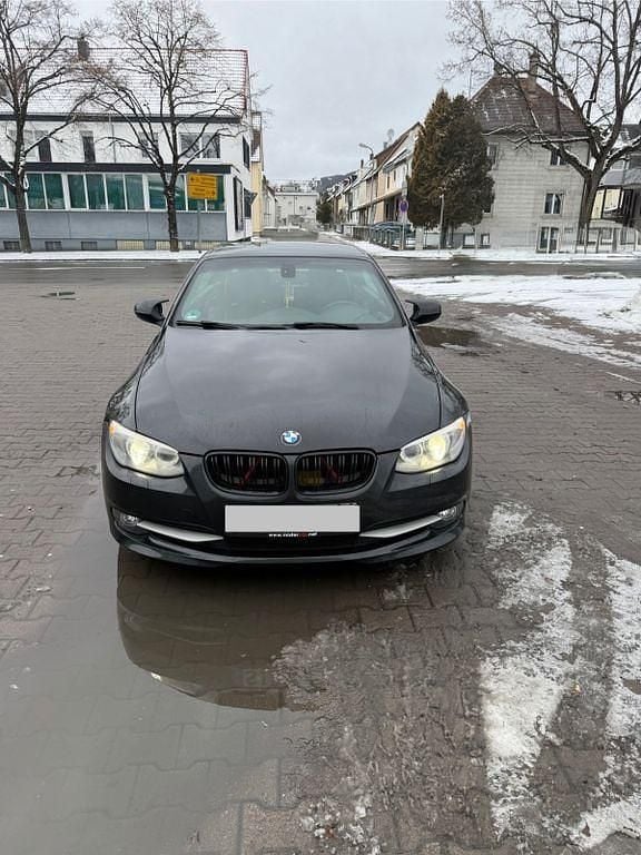 Schwarz Gebraucht 2011 BMW 318 Cabriolet Performance Cabrio | 12.500 € (Fairer Preis) - Bild 1/4