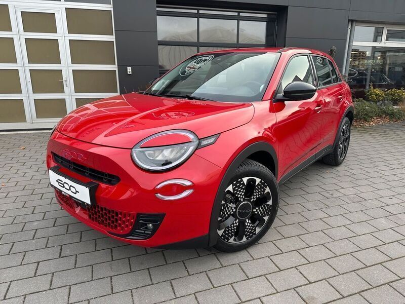 Rot Gebraucht 2023 Fiat 600 Red SUV | 24.490 € (Guter Preis) - Bild 1/4