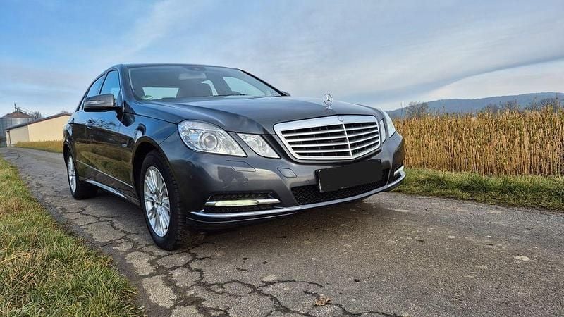 Gebraucht Mercedes E300 Elegance 231 PS (169 kW) 2011 Grau Limousine