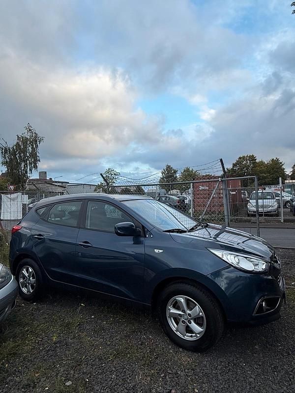 Blau Gebraucht 2010 Hyundai ix35 SUV | 8.000 € - Bild 1/4